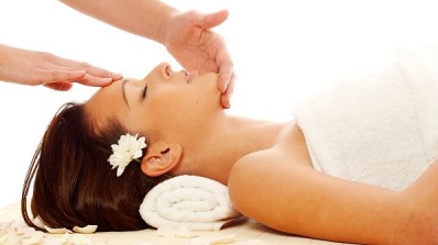 Lichtkosmetik - ein spirituelles Lifting. Nach einer Anwendung f�hlt man sich wie neugeboren und strahlend sch�n